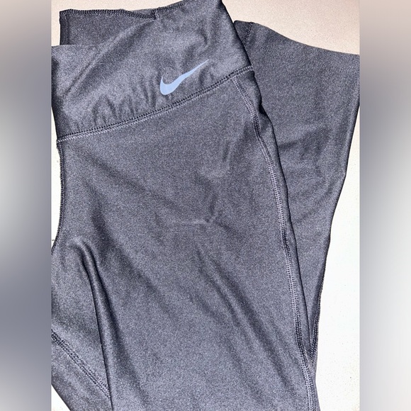 Nike Dri-Fit capris mesh on the sides - Picture 5 of 5